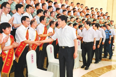 谢伏瞻：提高政治站位 坚持融合发展