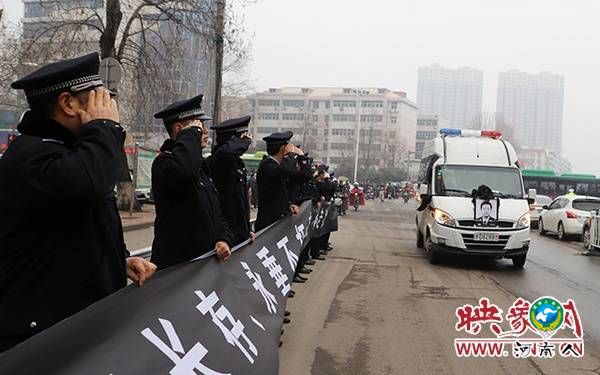 平顶山：千人送别因公牺牲民警王峰涛