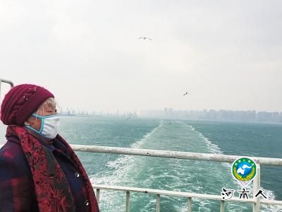 郑州市民带84岁老母亲去看海 过程很暖心